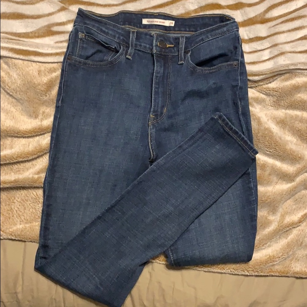 Levi - 721 high rise skinny jeans. 28.